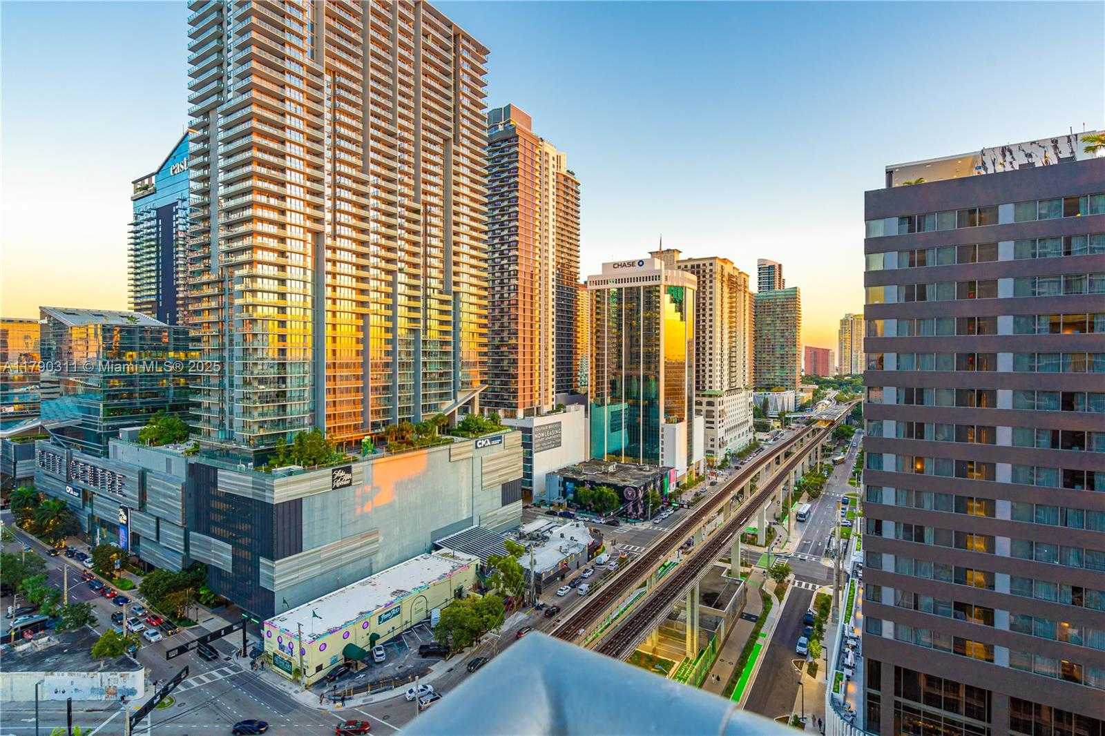Small Image of 690 SOUTH WEST 1ST CT #2124, Miami Number 32