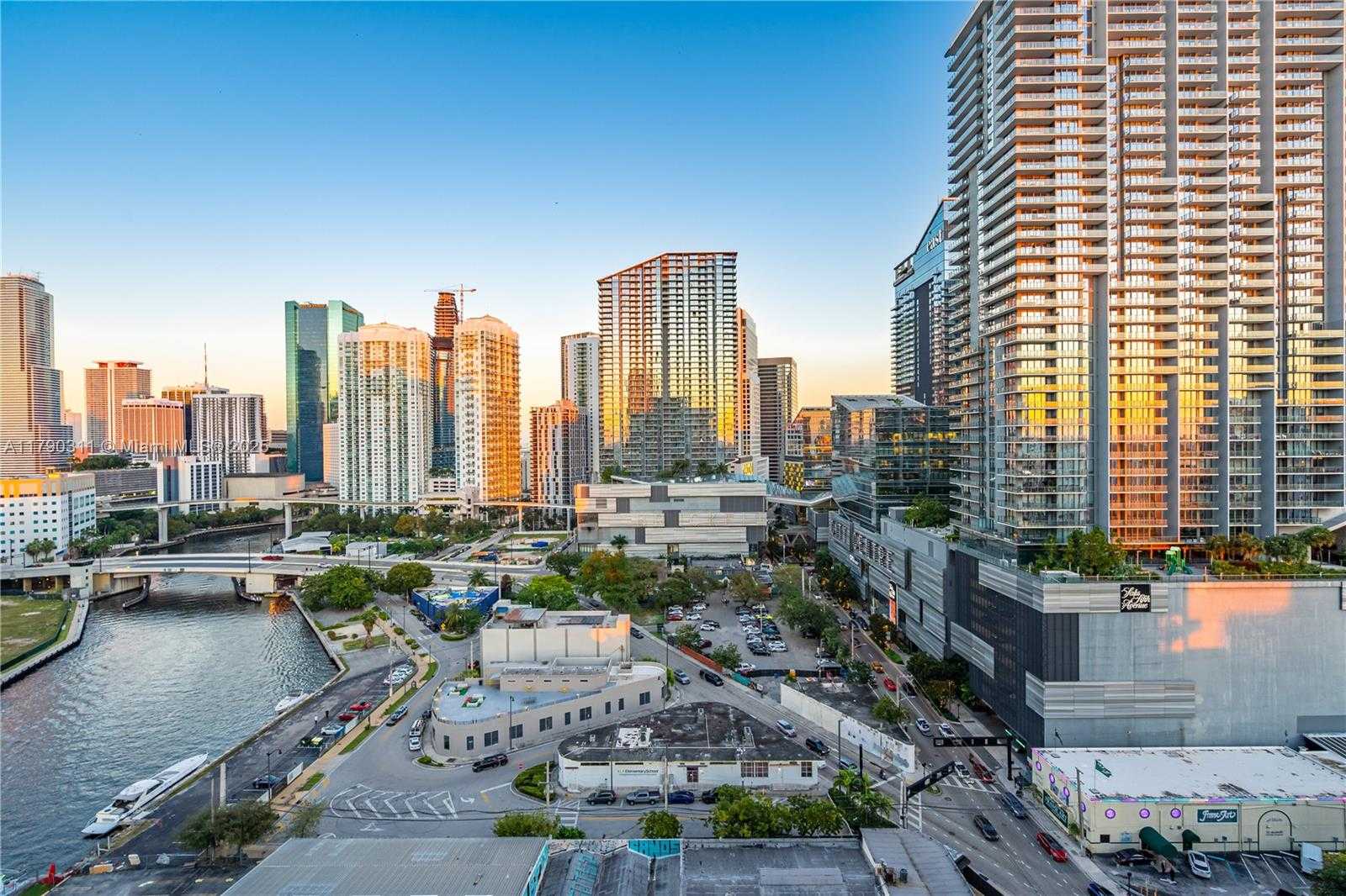 Small Image of 690 SOUTH WEST 1ST CT #2124, Miami Number 34