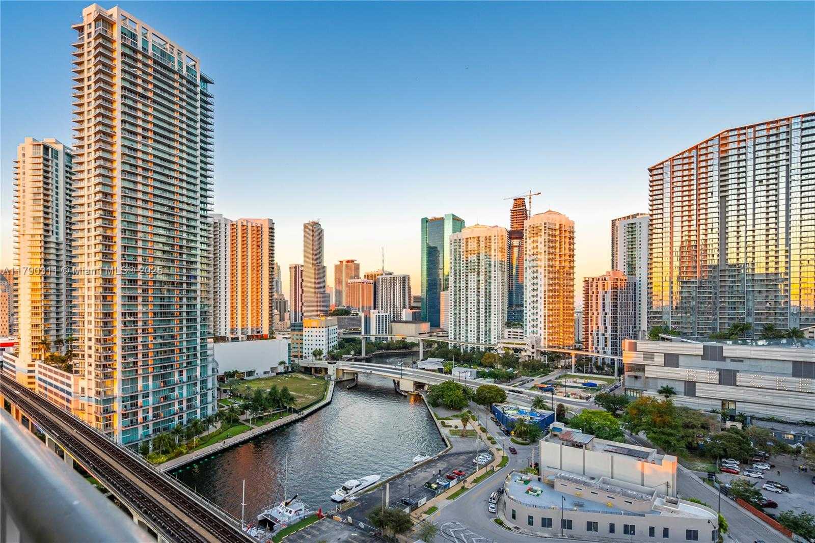Small Image of 690 SOUTH WEST 1ST CT #2124, Miami Number 35