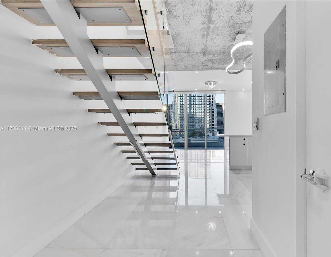 Small Image of 690 SOUTH WEST 1ST CT #2124, Miami Number 4