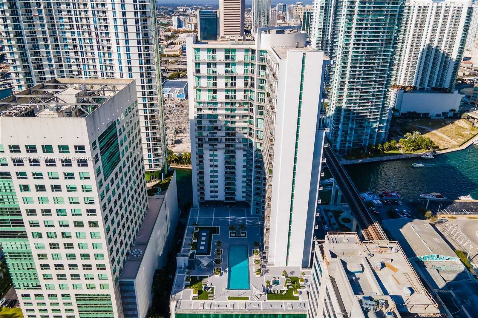 Small Image of 690 SOUTH WEST 1ST CT #2124, Miami Number 40