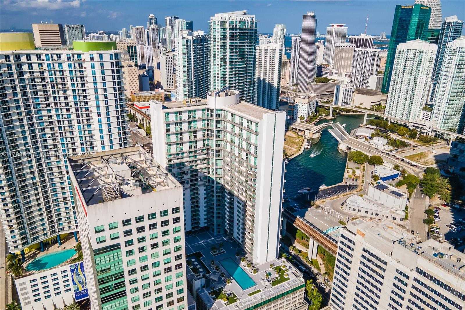 Small Image of 690 SOUTH WEST 1ST CT #2124, Miami Number 41
