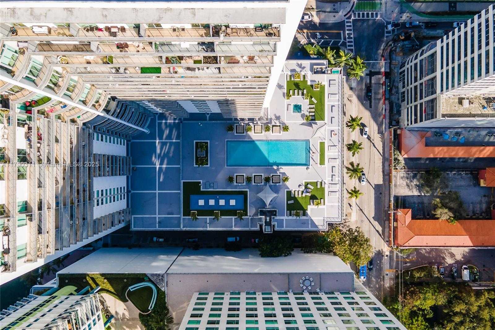 Small Image of 690 SOUTH WEST 1ST CT #2124, Miami Number 42