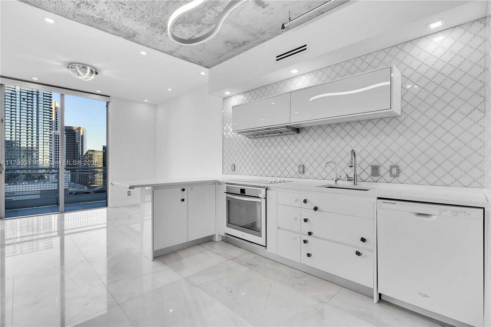 Small Image of 690 SOUTH WEST 1ST CT #2124, Miami Number 5