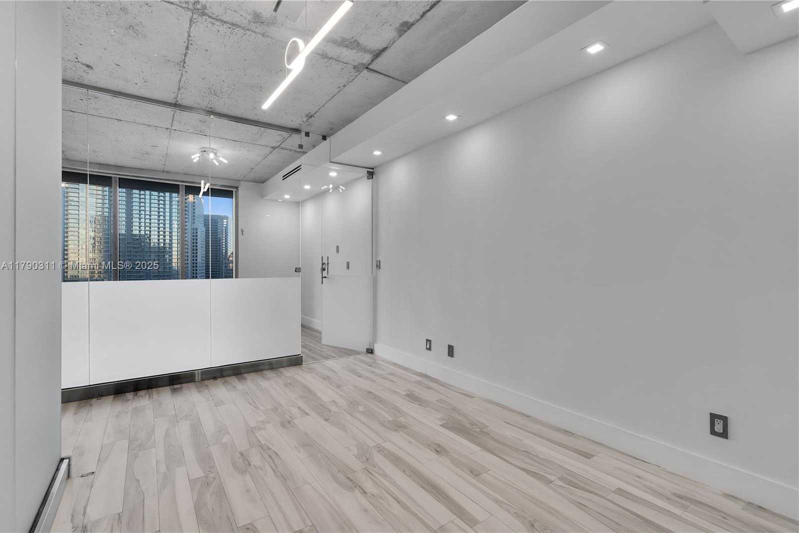 Small Image of 690 SOUTH WEST 1ST CT #2124, Miami Number 6