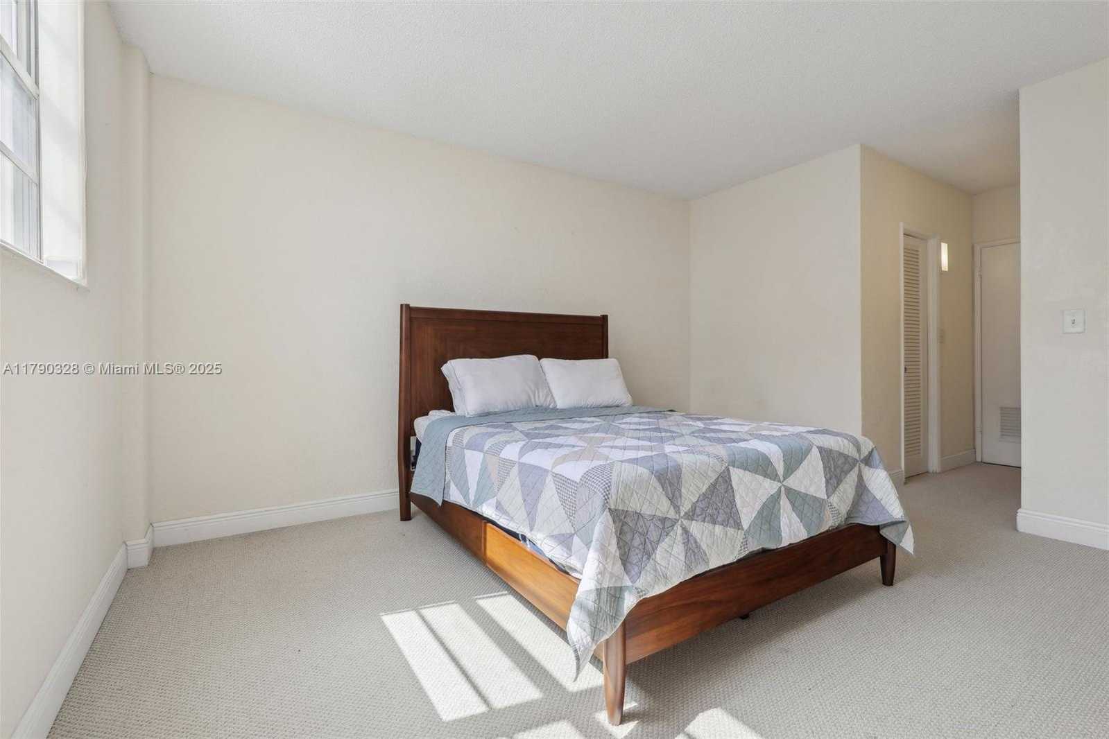 Small Image of 19390 COLLINS AVE #712, Sunny Isles Beach Number 17