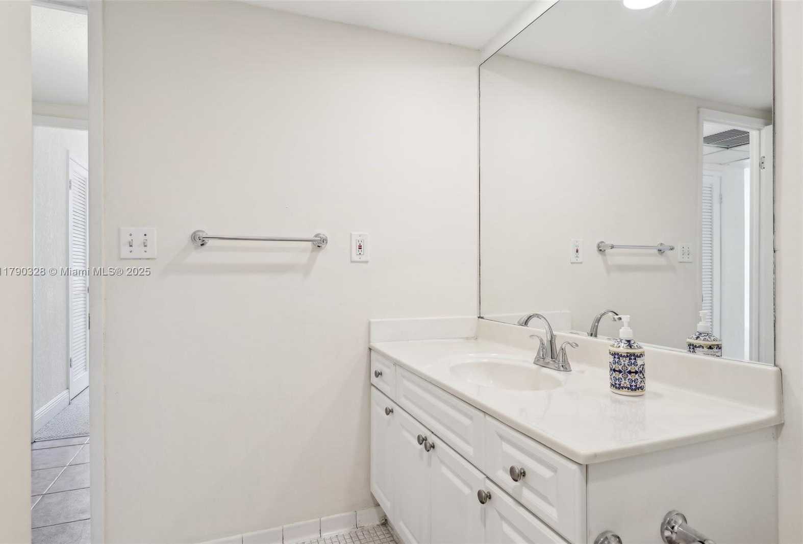 Small Image of 19390 COLLINS AVE #712, Sunny Isles Beach Number 27
