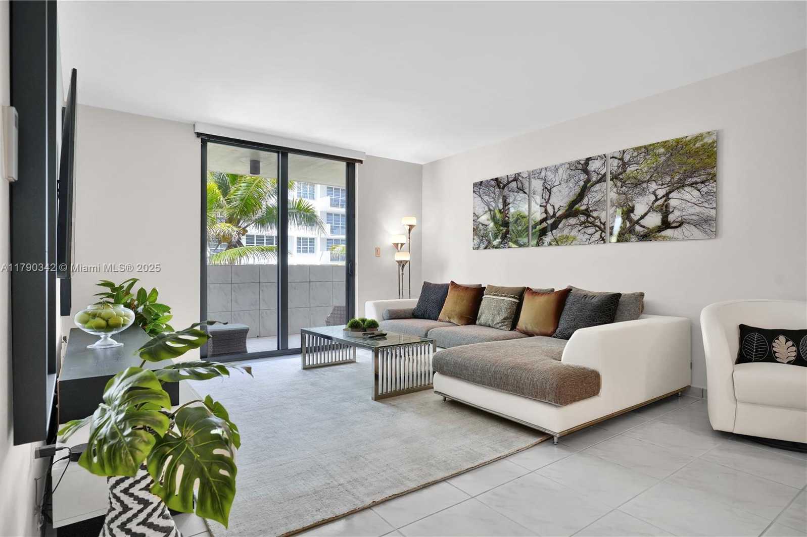 Small Image of 1623 COLLINS AVE #609, Miami Beach Number 2