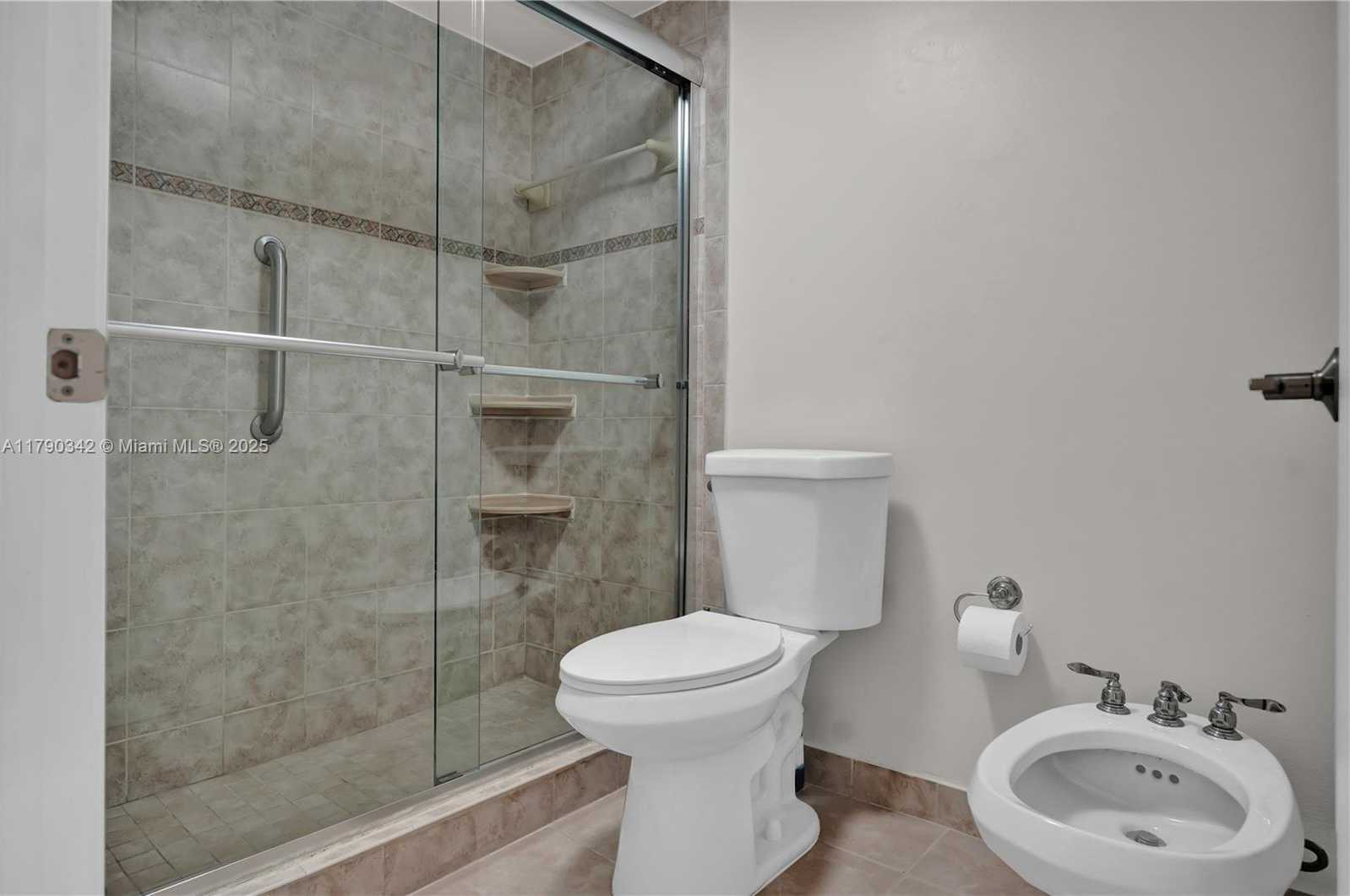 Small Image of 1623 COLLINS AVE #609, Miami Beach Number 21