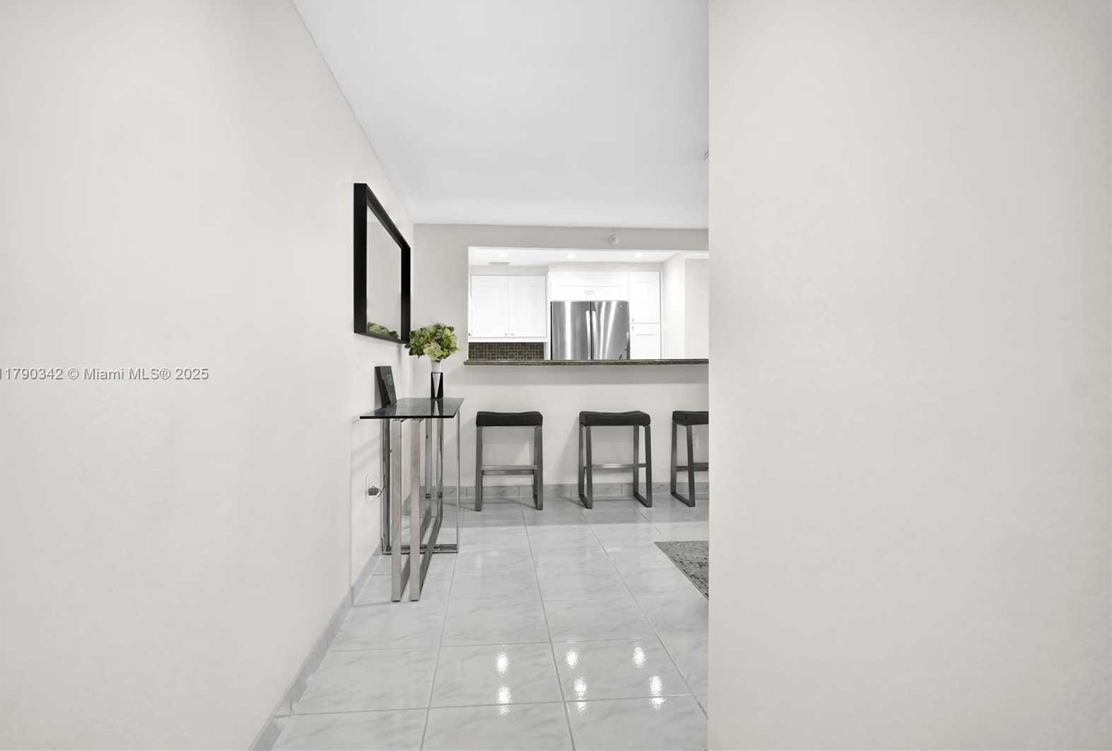 Small Image of 1623 COLLINS AVE #609, Miami Beach Number 7