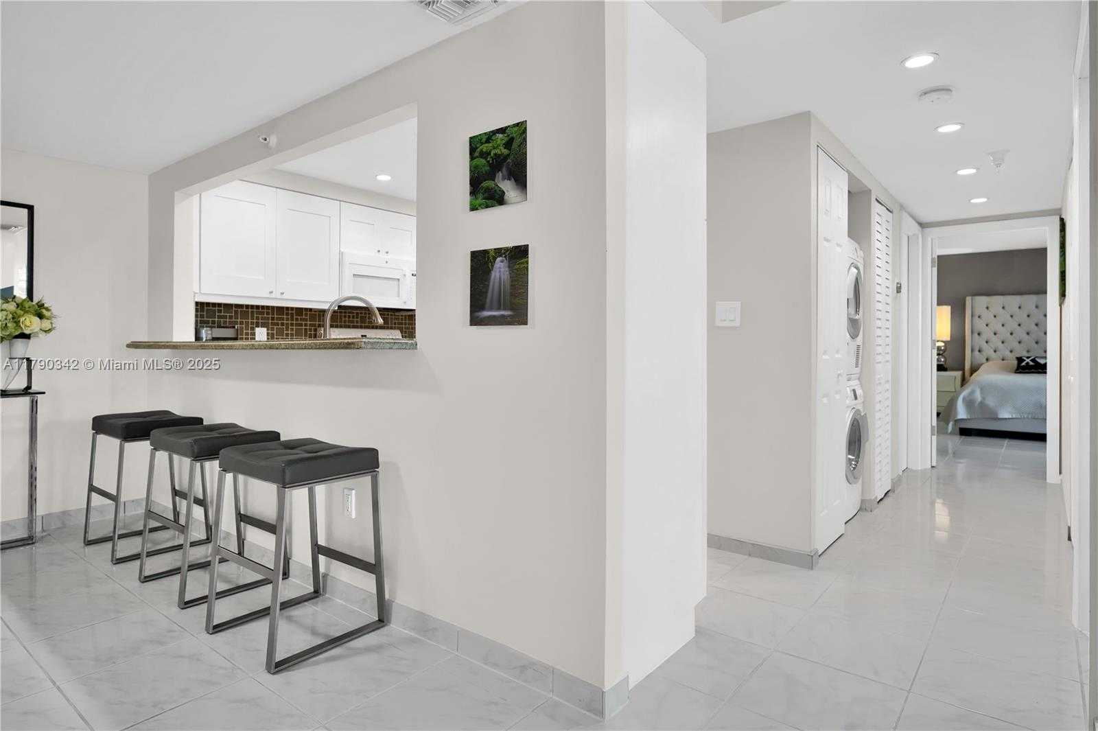 Small Image of 1623 COLLINS AVE #609, Miami Beach Number 8