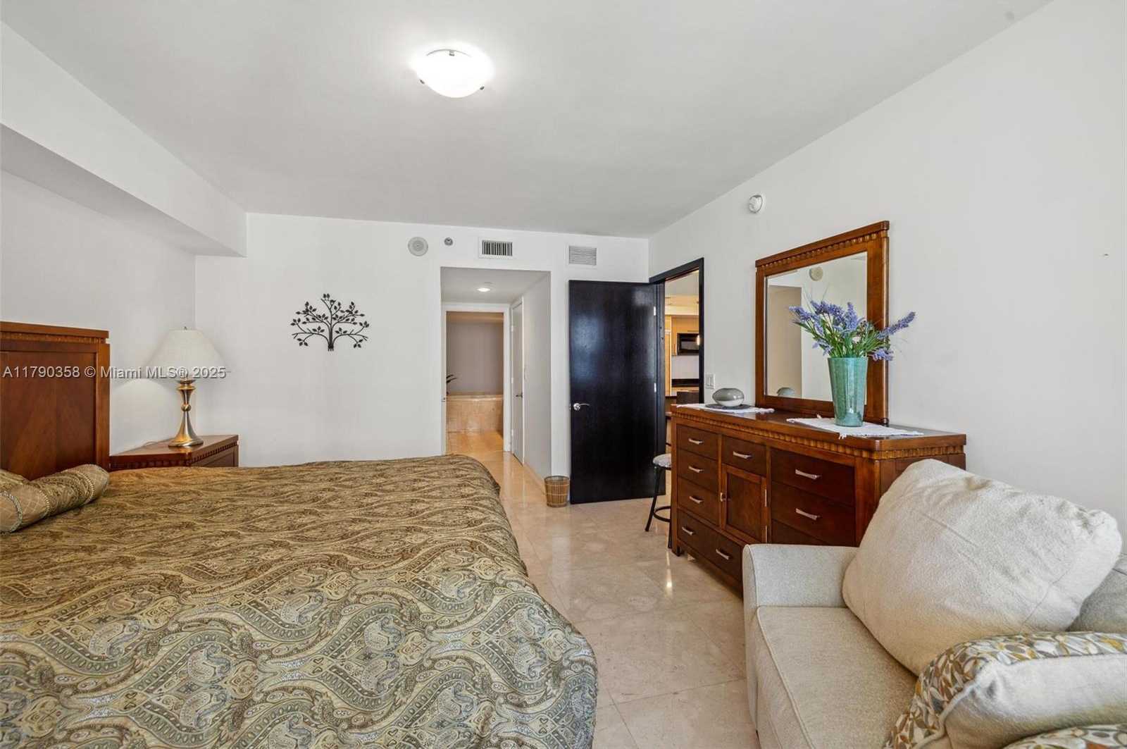 Small Image of 1830 SOUTH OCEAN DR #2810, Hallandale Beach Number 11