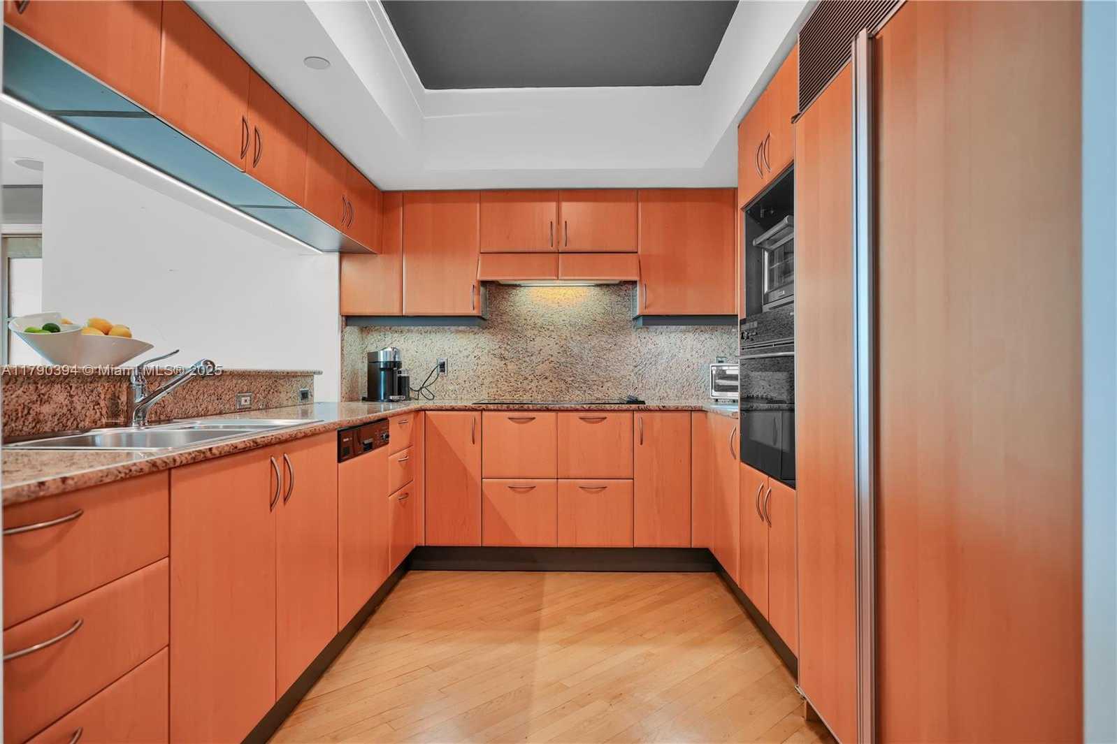 Small Image of 1455 OCEAN DR #603, Miami Beach Number 11