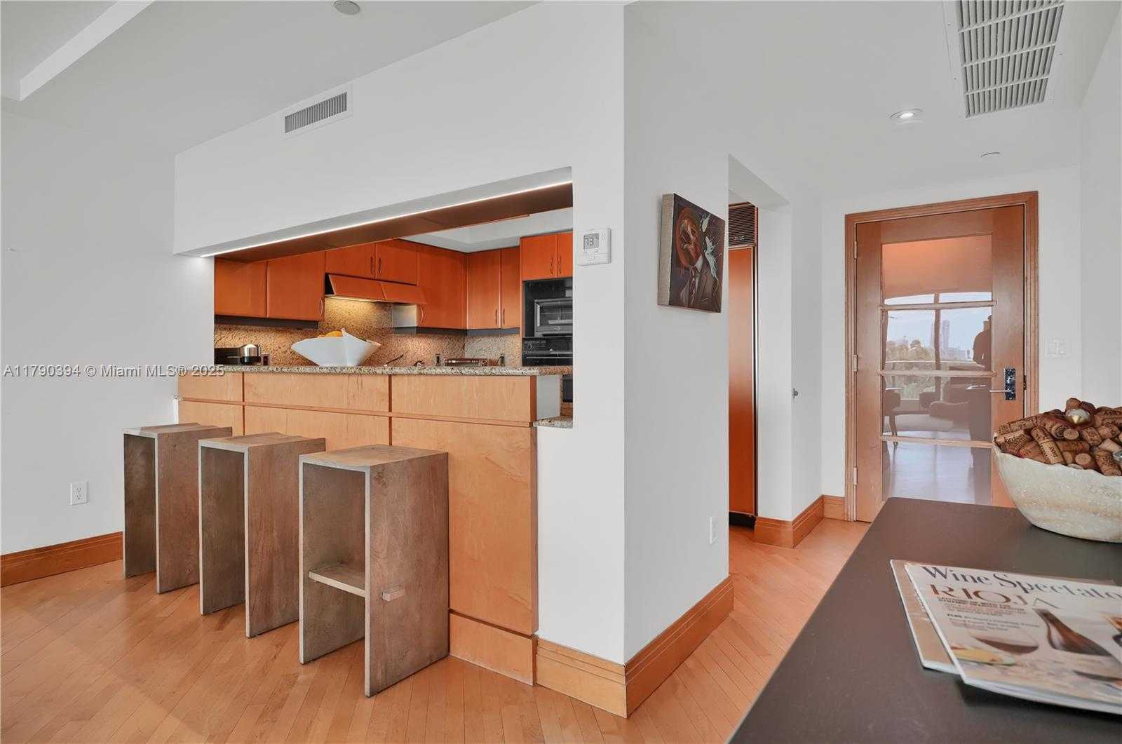 Small Image of 1455 OCEAN DR #603, Miami Beach Number 14
