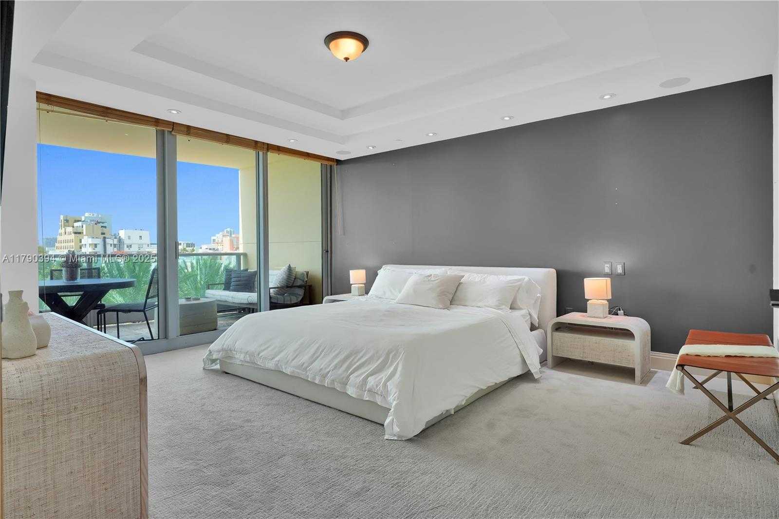 Small Image of 1455 OCEAN DR #603, Miami Beach Number 17