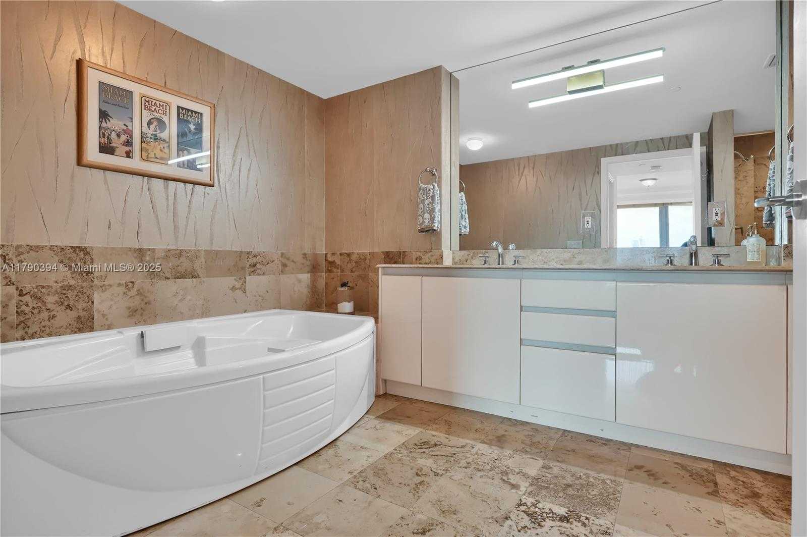 Small Image of 1455 OCEAN DR #603, Miami Beach Number 20