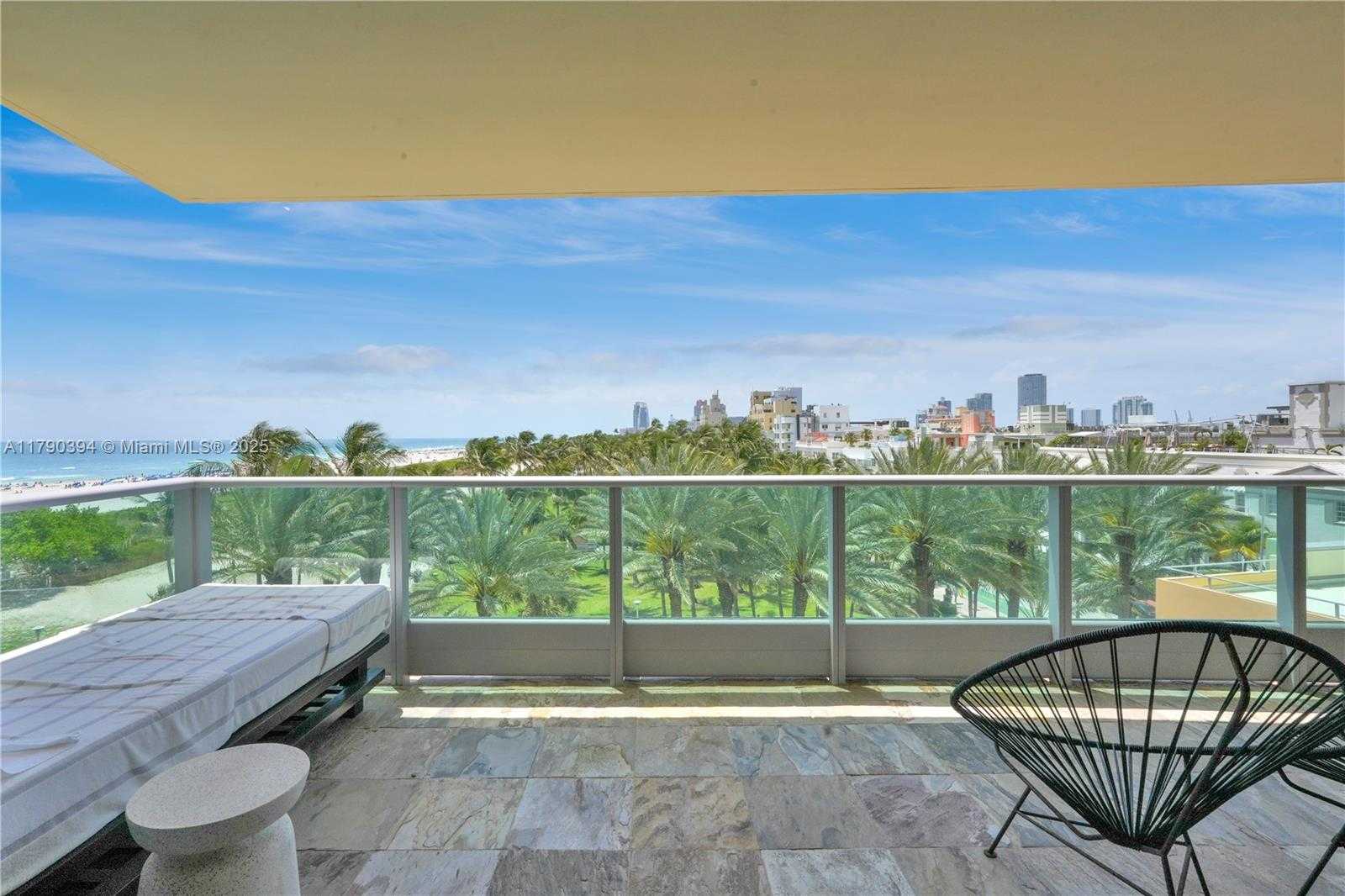 Small Image of 1455 OCEAN DR #603, Miami Beach Number 3