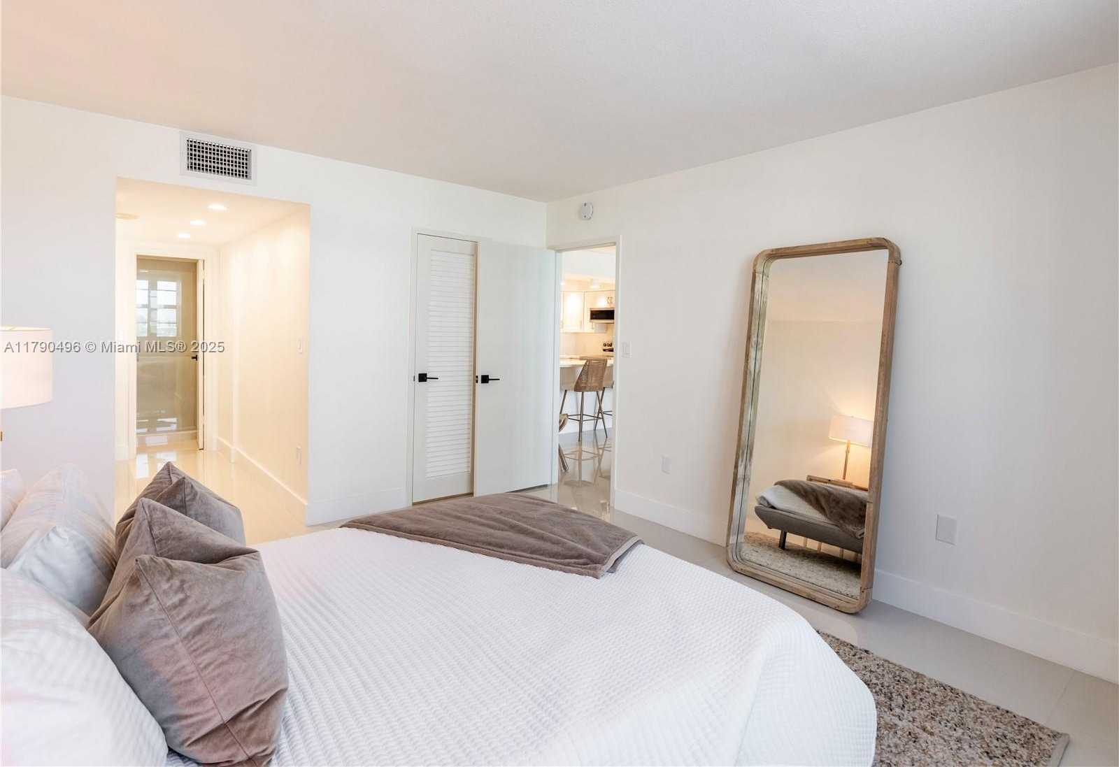 Small Image of 5701 COLLINS AVE #307, Miami Beach Number 11