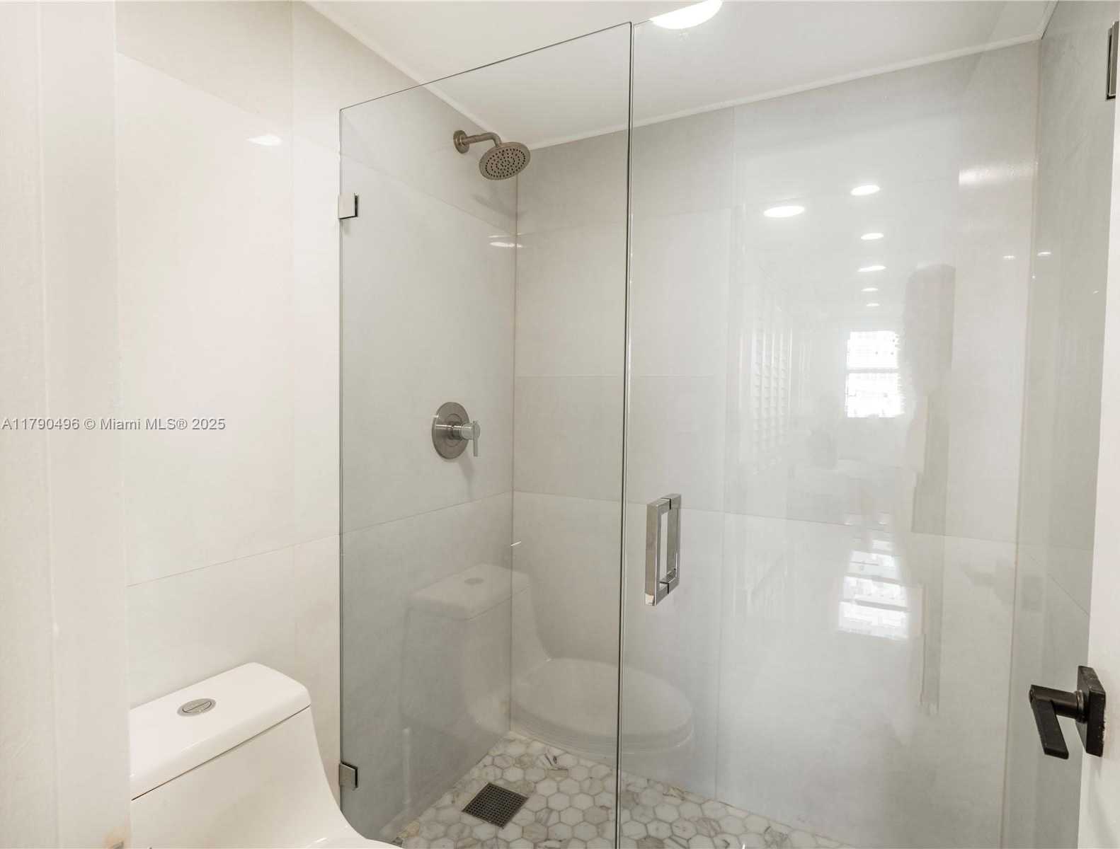 Small Image of 5701 COLLINS AVE #307, Miami Beach Number 13