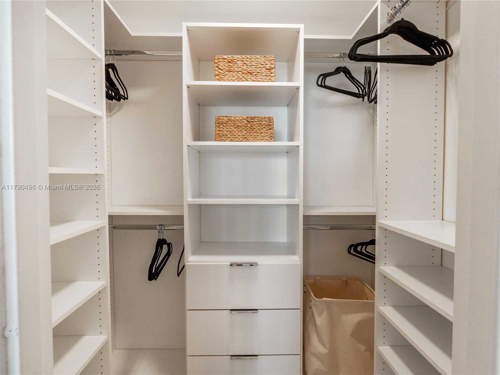 Small Image of 5701 COLLINS AVE #307, Miami Beach Number 14