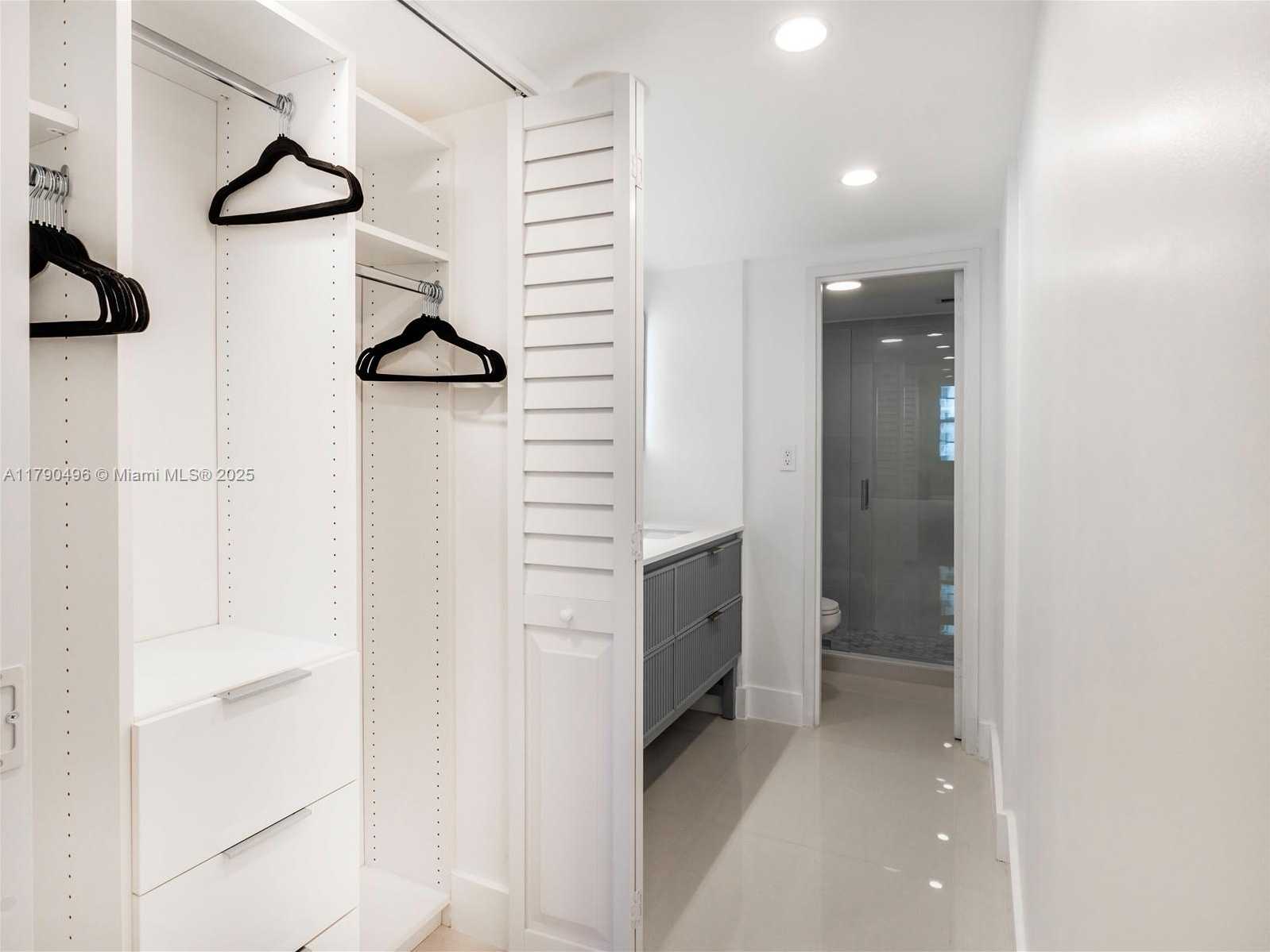 Small Image of 5701 COLLINS AVE #307, Miami Beach Number 15