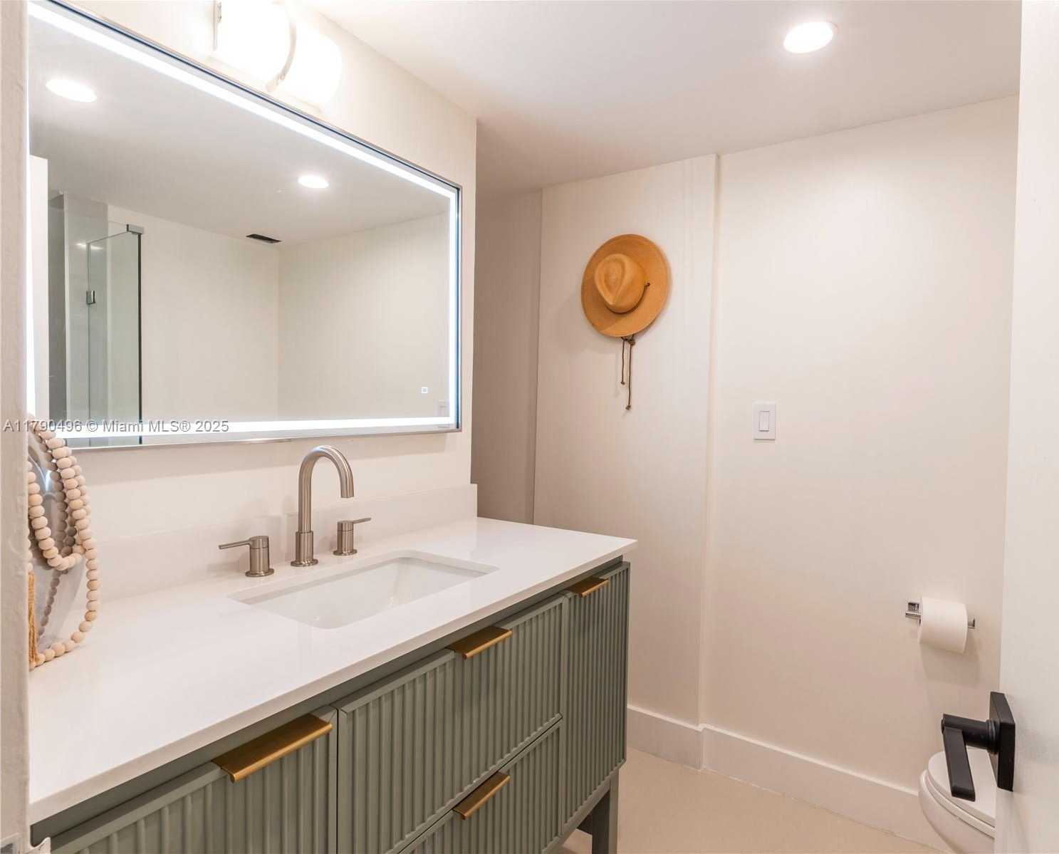 Small Image of 5701 COLLINS AVE #307, Miami Beach Number 16