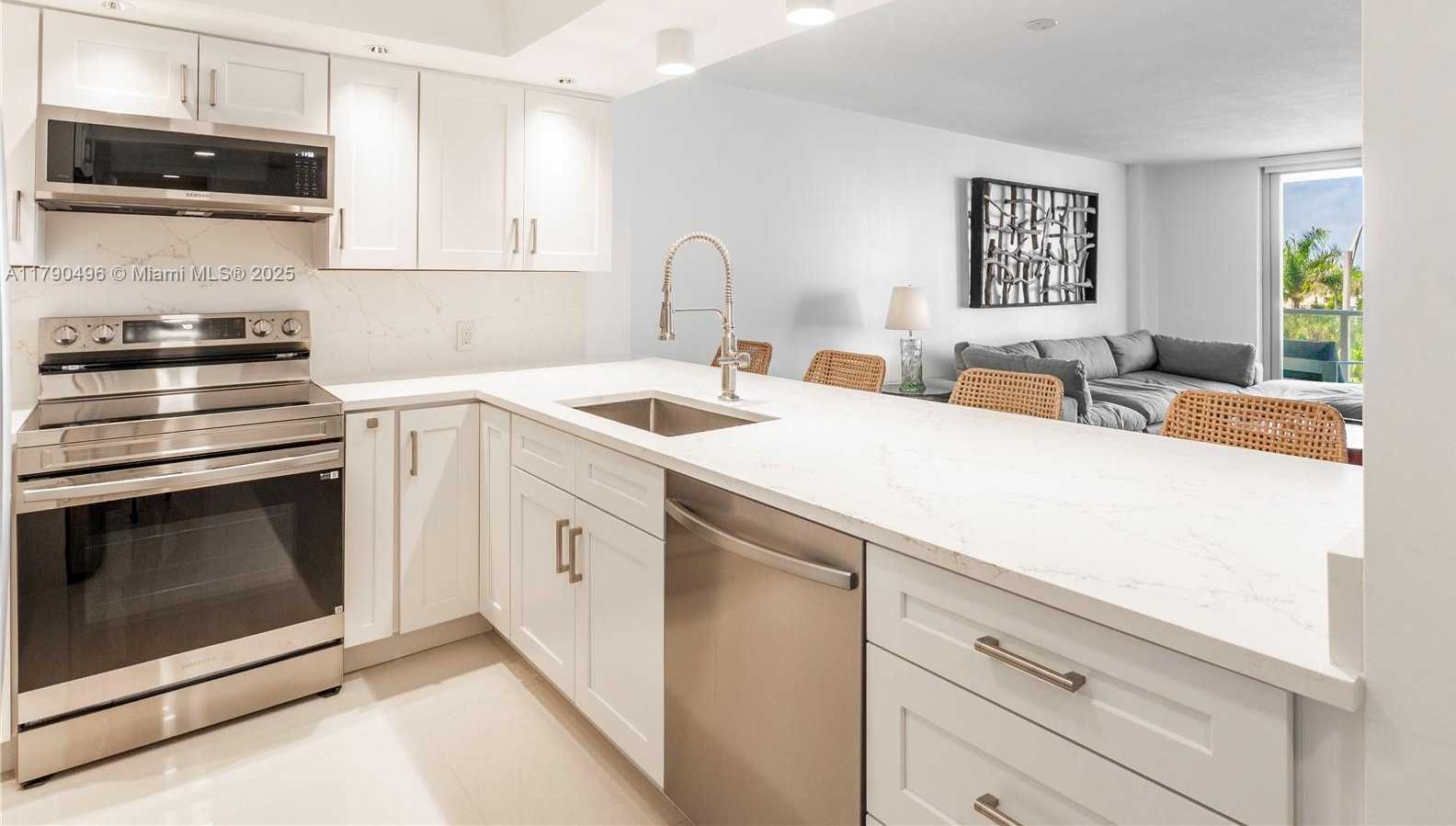 Small Image of 5701 COLLINS AVE #307, Miami Beach Number 3