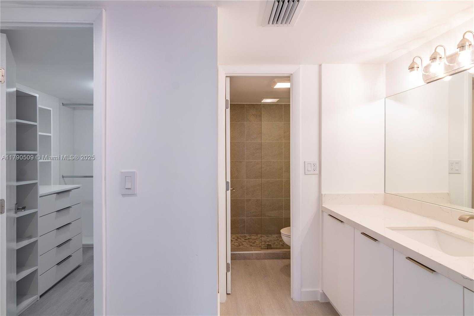 Small Image of 100 BAYVIEW DR #314, Sunny Isles Beach Number 12