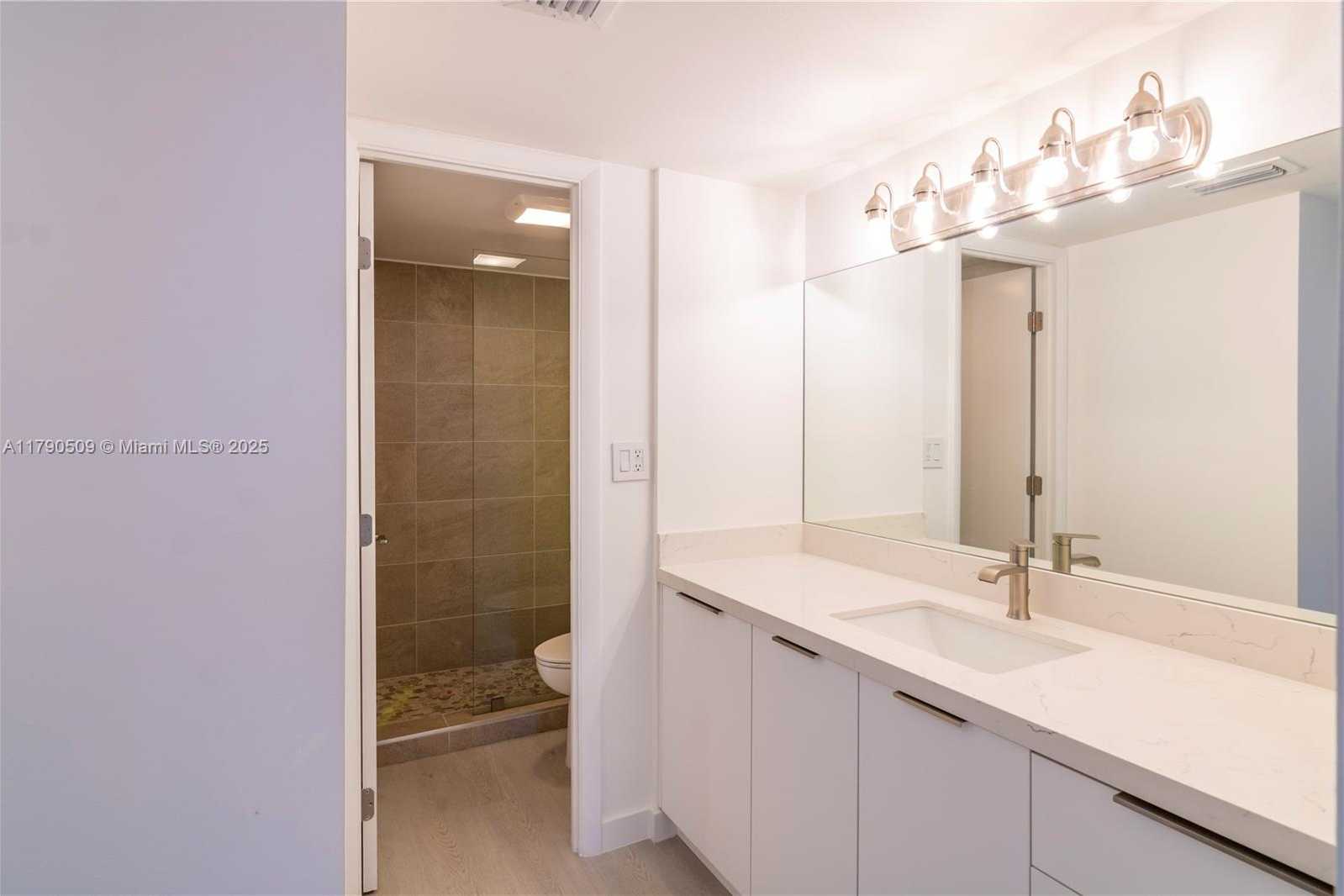 Small Image of 100 BAYVIEW DR #314, Sunny Isles Beach Number 13