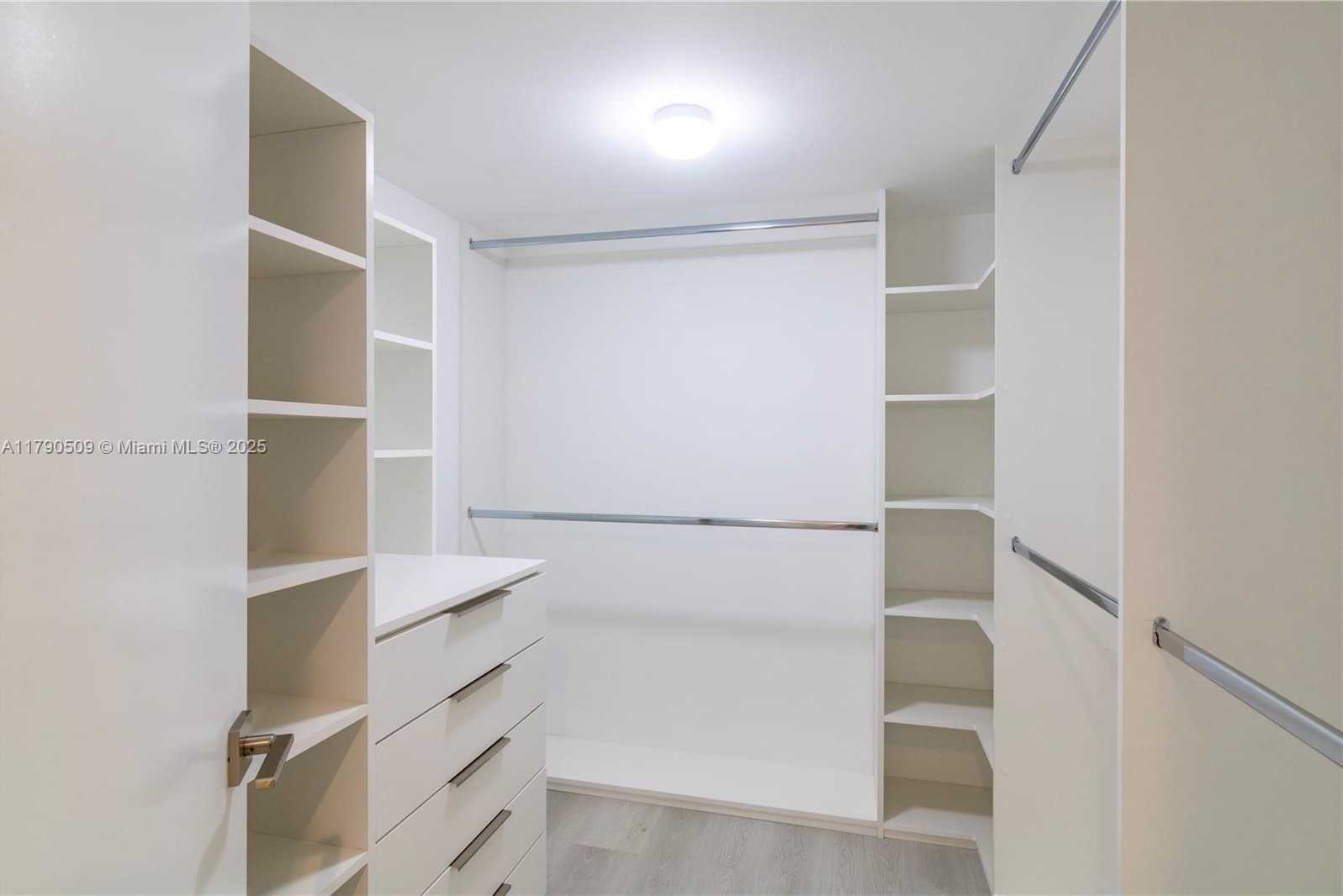 Small Image of 100 BAYVIEW DR #314, Sunny Isles Beach Number 14