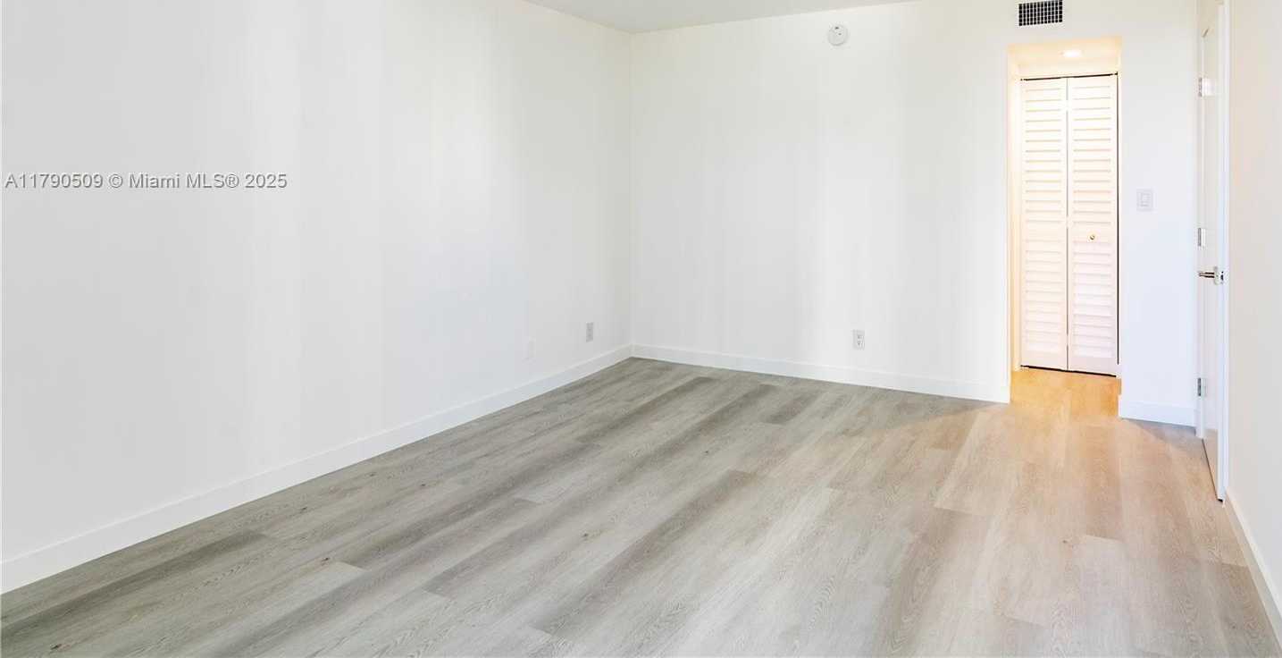 Small Image of 100 BAYVIEW DR #314, Sunny Isles Beach Number 17