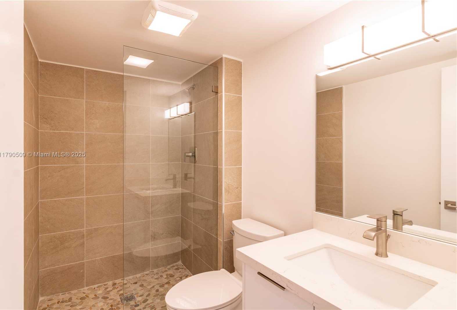Small Image of 100 BAYVIEW DR #314, Sunny Isles Beach Number 18