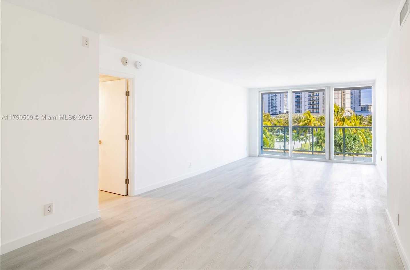 Small Image of 100 BAYVIEW DR #314, Sunny Isles Beach Number 3