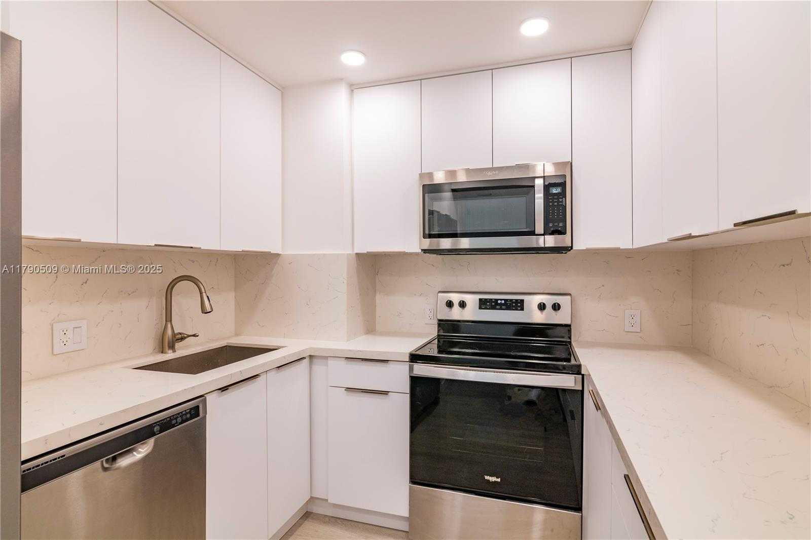 Small Image of 100 BAYVIEW DR #314, Sunny Isles Beach Number 5