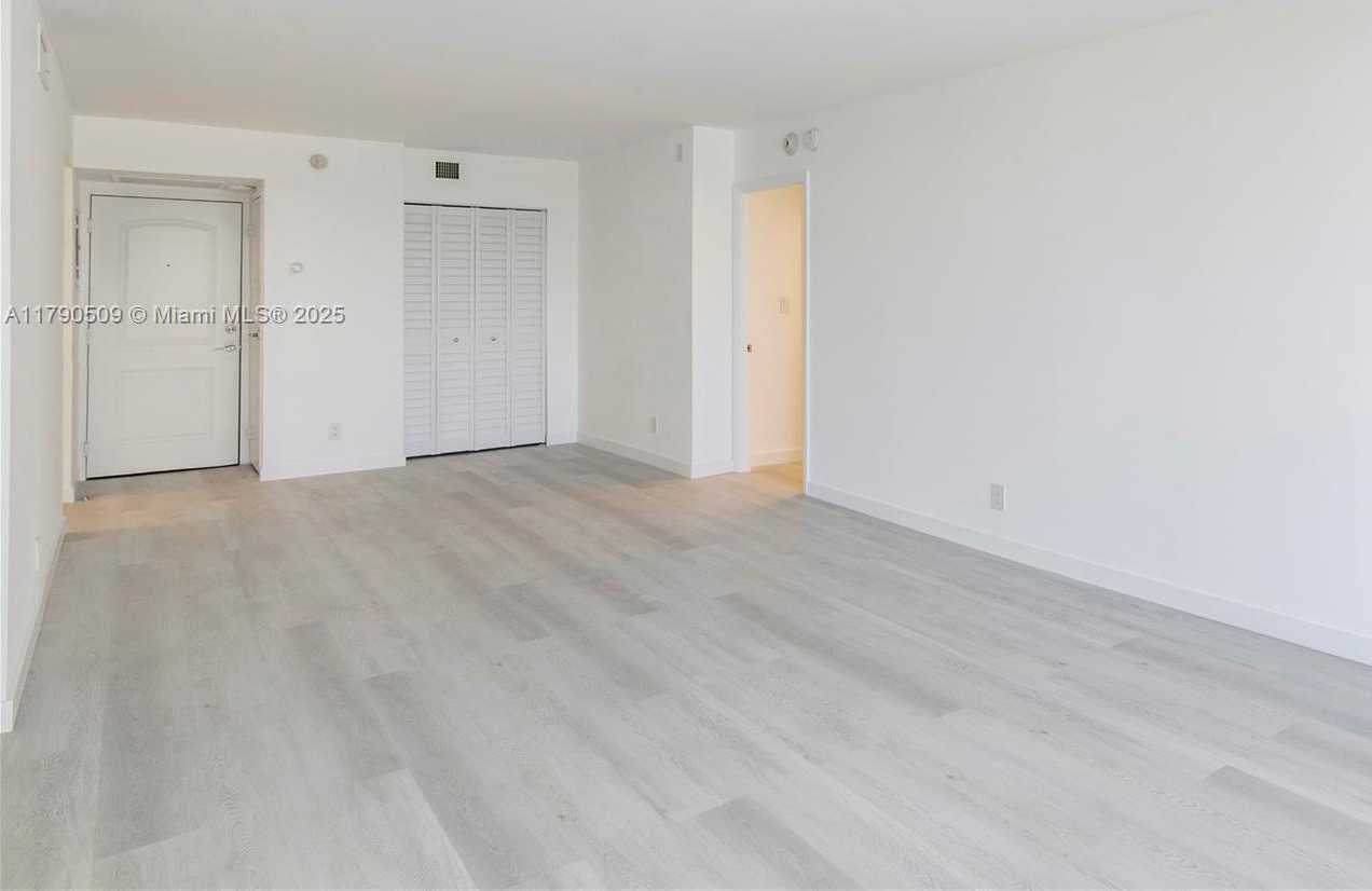 Small Image of 100 BAYVIEW DR #314, Sunny Isles Beach Number 8