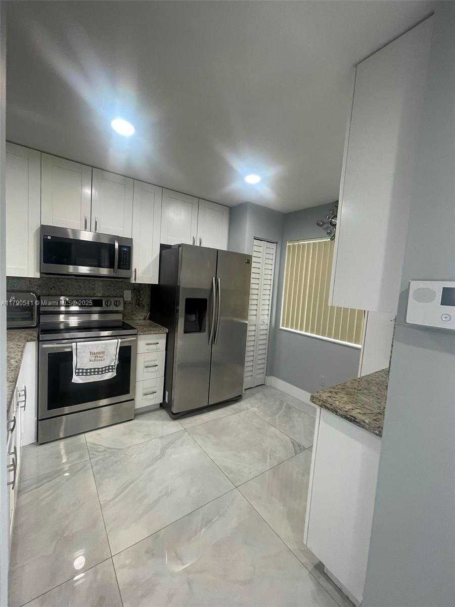 Small Image of 13900 SOUTH WEST 172ND LN #13900, Miami Number 10