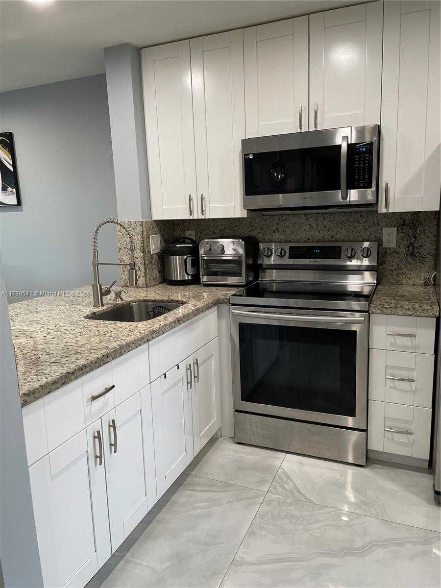 Small Image of 13900 SOUTH WEST 172ND LN #13900, Miami Number 11