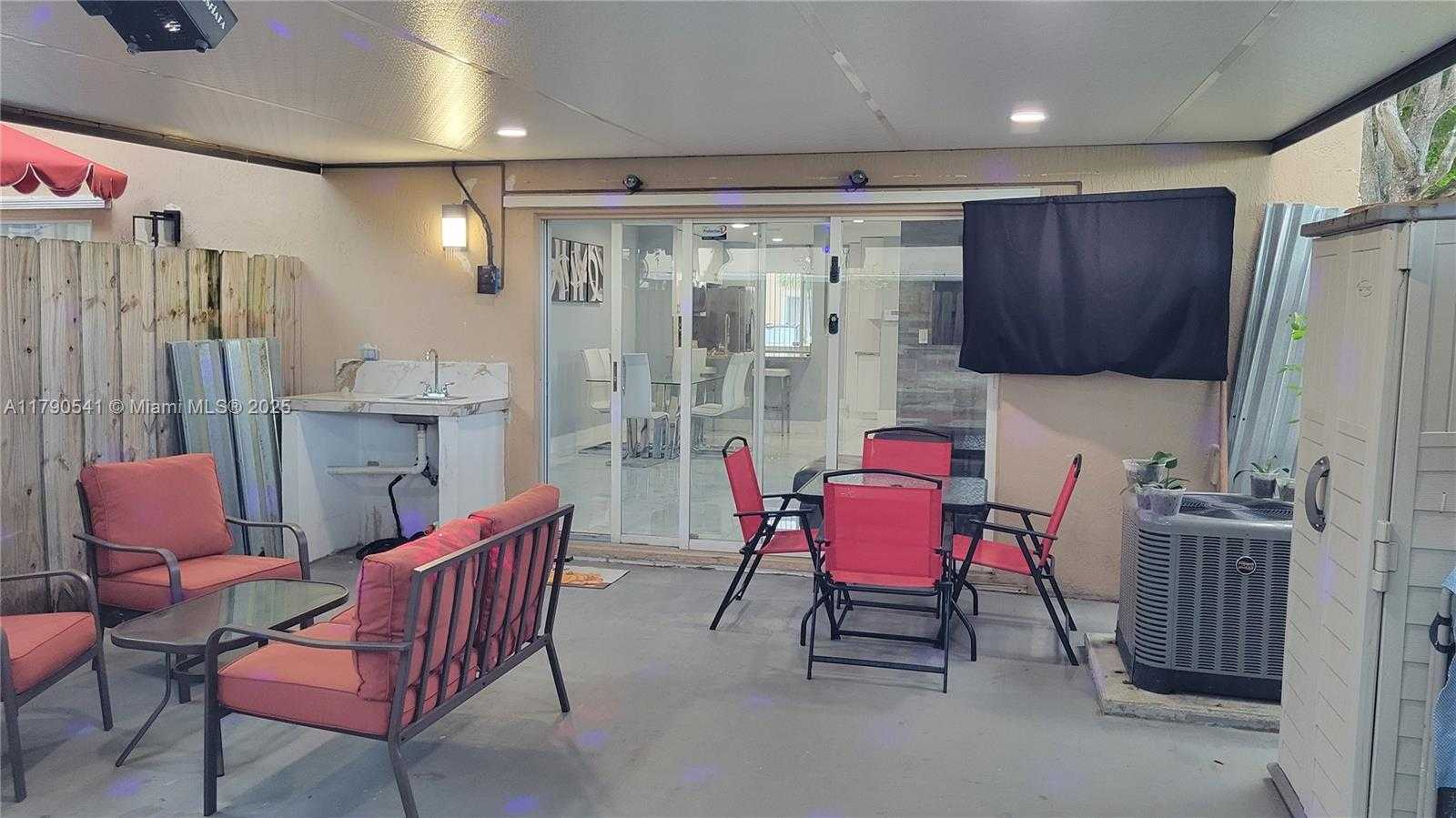 Small Image of 13900 SOUTH WEST 172ND LN #13900, Miami Number 14