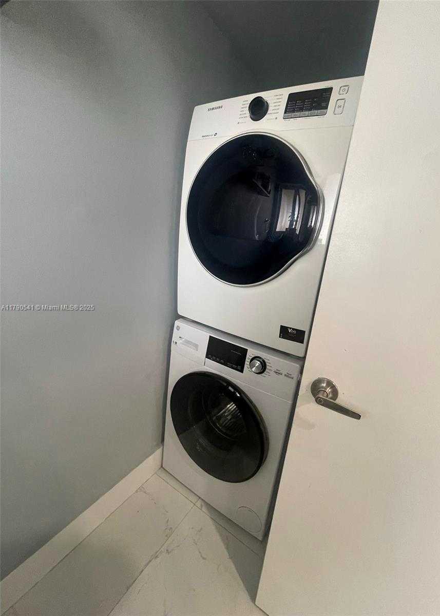 Small Image of 13900 SOUTH WEST 172ND LN #13900, Miami Number 15