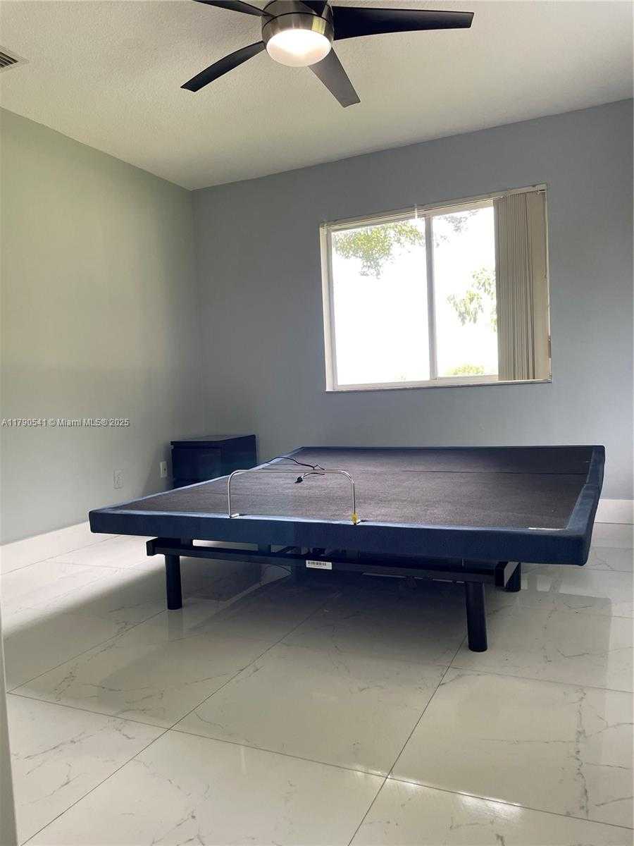 Small Image of 13900 SOUTH WEST 172ND LN #13900, Miami Number 18