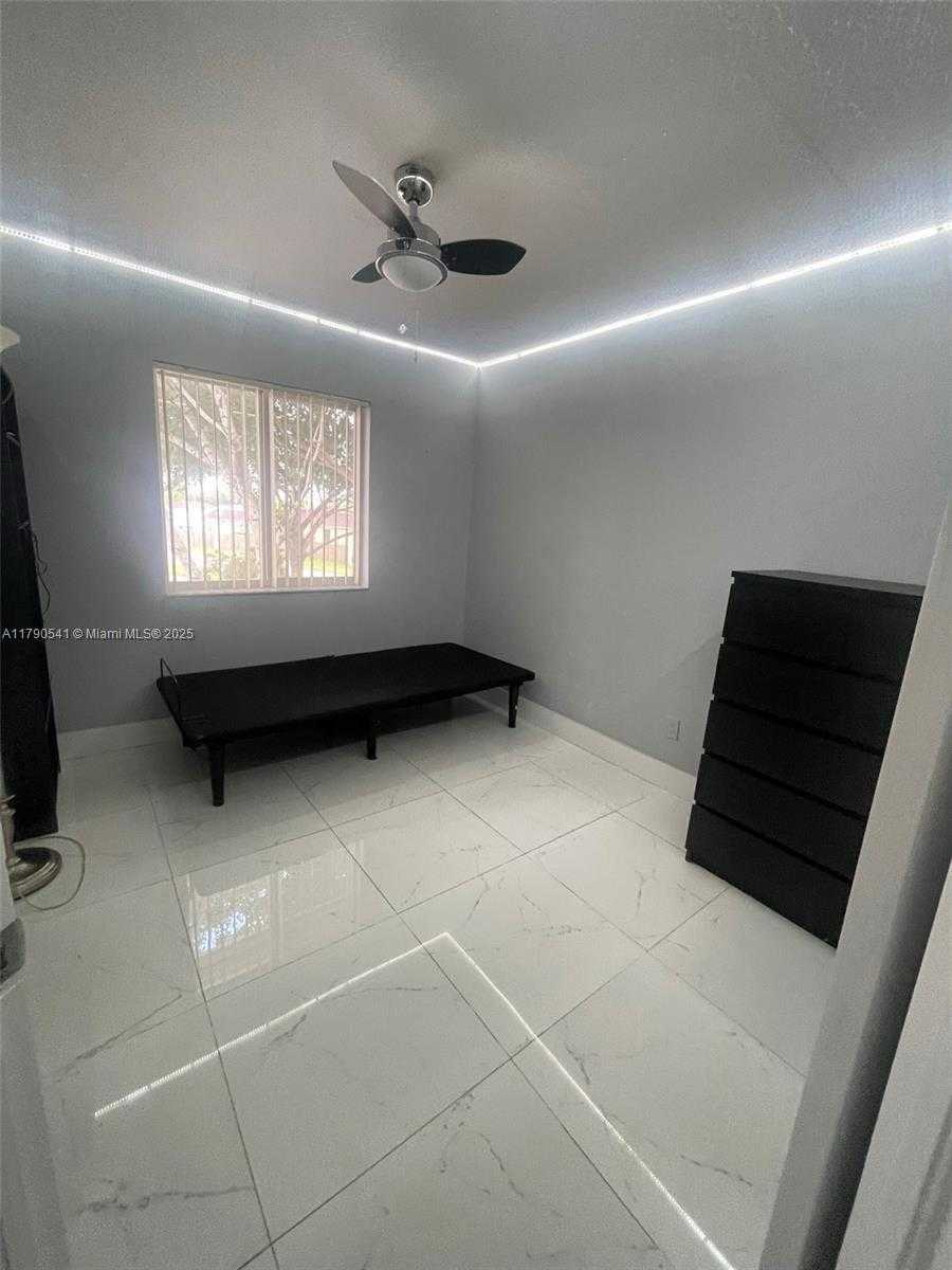 Small Image of 13900 SOUTH WEST 172ND LN #13900, Miami Number 19