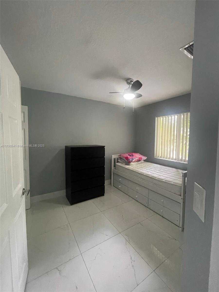 Small Image of 13900 SOUTH WEST 172ND LN #13900, Miami Number 21