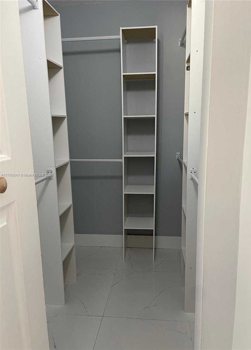 Small Image of 13900 SOUTH WEST 172ND LN #13900, Miami Number 22
