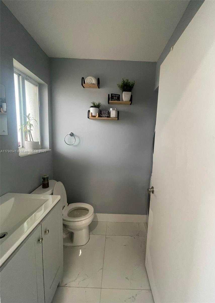 Small Image of 13900 SOUTH WEST 172ND LN #13900, Miami Number 23