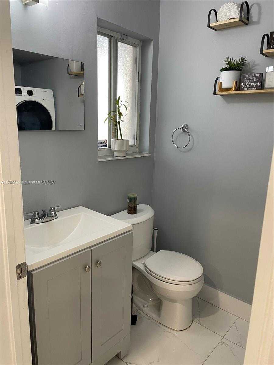 Small Image of 13900 SOUTH WEST 172ND LN #13900, Miami Number 24
