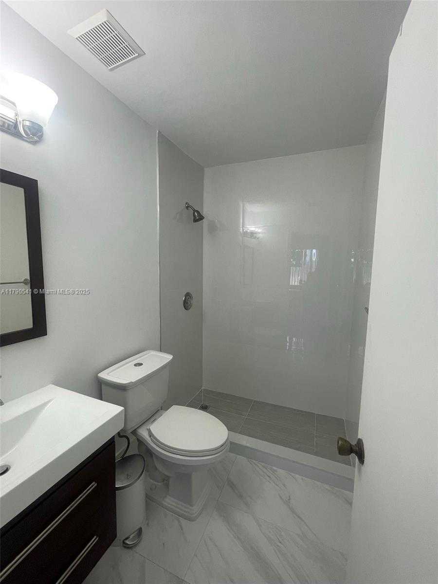Small Image of 13900 SOUTH WEST 172ND LN #13900, Miami Number 27