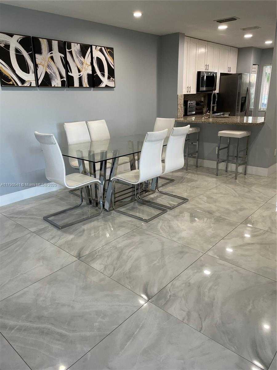 Small Image of 13900 SOUTH WEST 172ND LN #13900, Miami Number 4