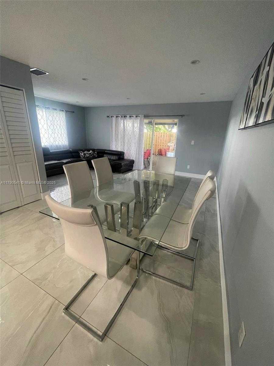 Small Image of 13900 SOUTH WEST 172ND LN #13900, Miami Number 5