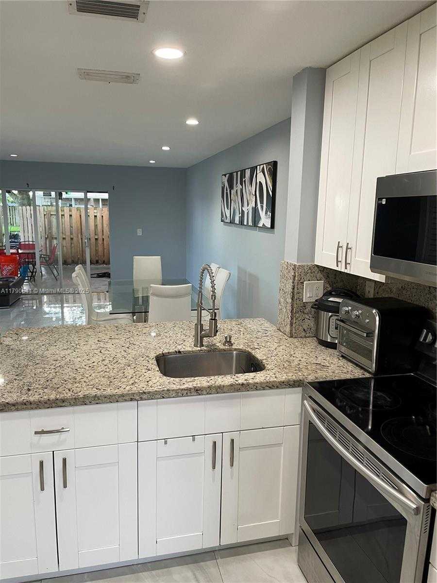 Small Image of 13900 SOUTH WEST 172ND LN #13900, Miami Number 8
