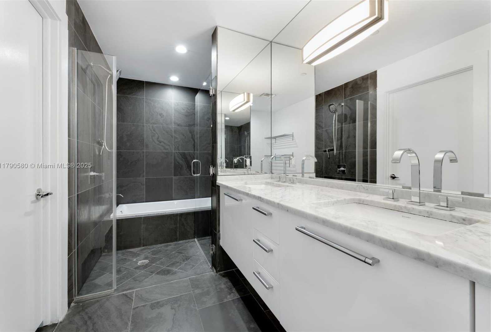 Small Image of 900 BISCAYNE BLVD #5812, Miami Number 17